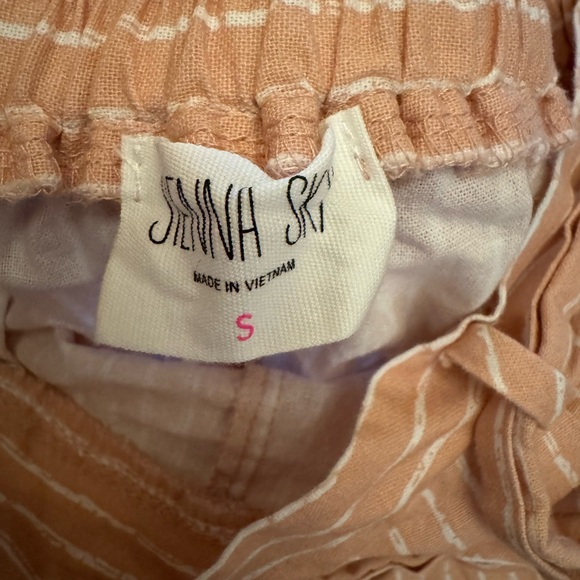 Sienna Sky light pink and white shorts , size small - Picture 3 of 7